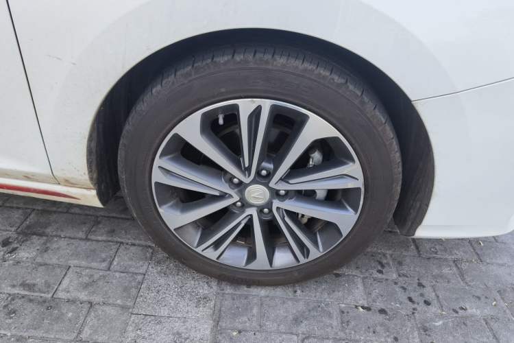 Used CHANGAN Ruicheng CC 2021 Blue Whale Edition 1.5T DCT Luxury Model Right Front Wheel Hub