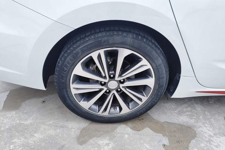 Used CHANGAN Ruicheng CC 2021 Blue Whale Edition 1.5T DCT Luxury Model Right Rear Wheel Hub