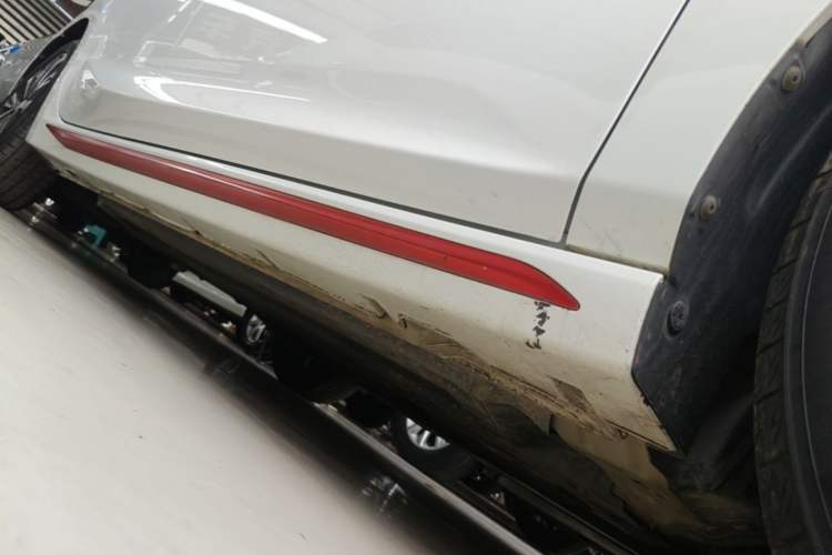 Used CHANGAN Ruicheng CC 2021 Blue Whale Edition 1.5T DCT Flagship Model Right Side Sill