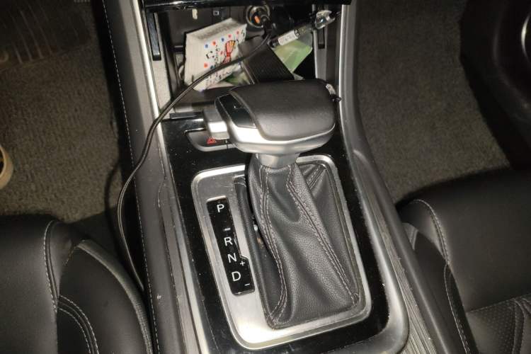 Used CHANGAN Ruicheng CC 2022 Blue Whale Edition 1.5T DCT Luxury Model Gear Lever