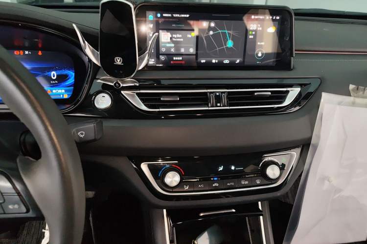 Used CHANGAN Ruicheng CC 2022 Blue Whale Edition 1.5T DCT Prestige Model Audio And AC Panel