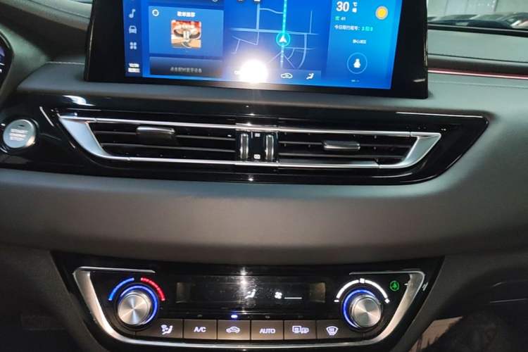 Used CHANGAN Ruicheng CC 2022 Blue Whale Edition 1.5T DCT Luxury Model Audio And AC Panel