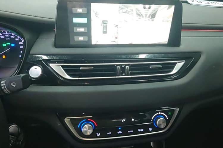 Used CHANGAN Ruicheng CC 2022 Blue Whale Edition 1.5T DCT Luxury Model Audio And AC Panel
