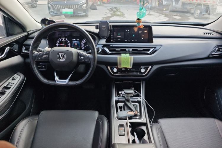 Used CHANGAN Ruicheng CC 2022 Blue Whale Edition 1.5T DCT Elite Model Center Console