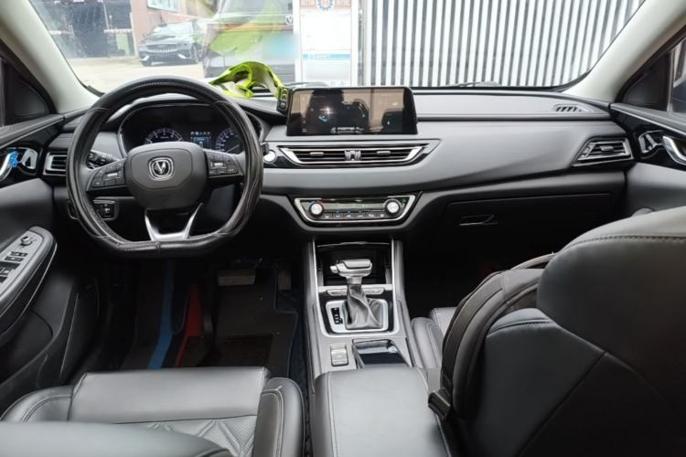 Used CHANGAN Ruicheng CC 2022 Blue Whale Edition 1.5T DCT Luxury Model Center Console