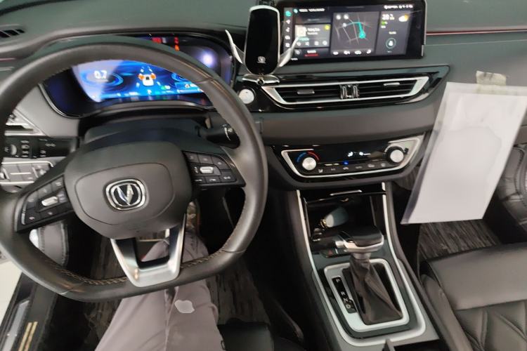 Used CHANGAN Ruicheng CC 2022 Blue Whale Edition 1.5T DCT Prestige Model Center Console