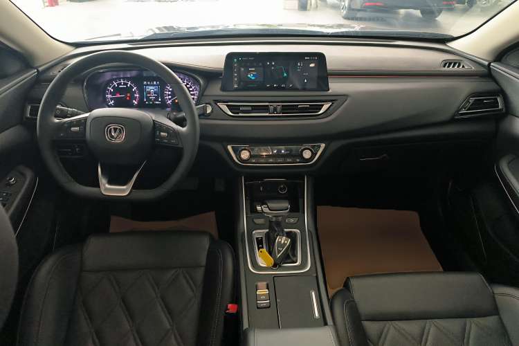 Used CHANGAN Ruicheng CC 2022 Blue Whale Edition 1.5T DCT Luxury Model Center Console
