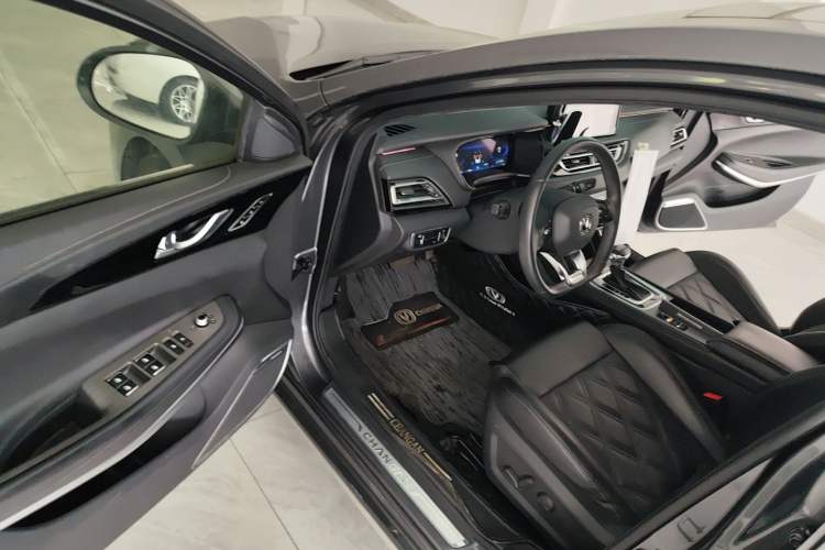 Used CHANGAN Ruicheng CC 2022 Blue Whale Edition 1.5T DCT Prestige Model Driver Seat