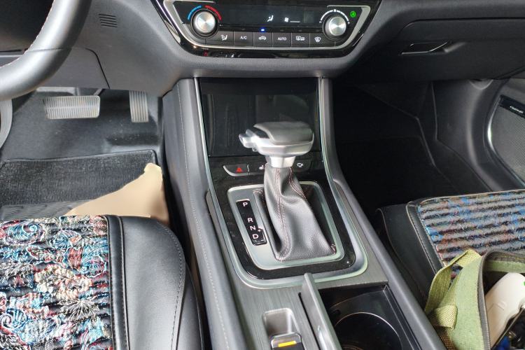 Used CHANGAN Ruicheng CC 2022 Blue Whale Edition 1.5T DCT Prestige Model Gear Lever