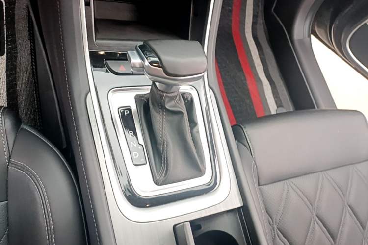 Used CHANGAN Ruicheng CC 2022 Blue Whale Edition 1.5T DCT Luxury Model Gear Lever