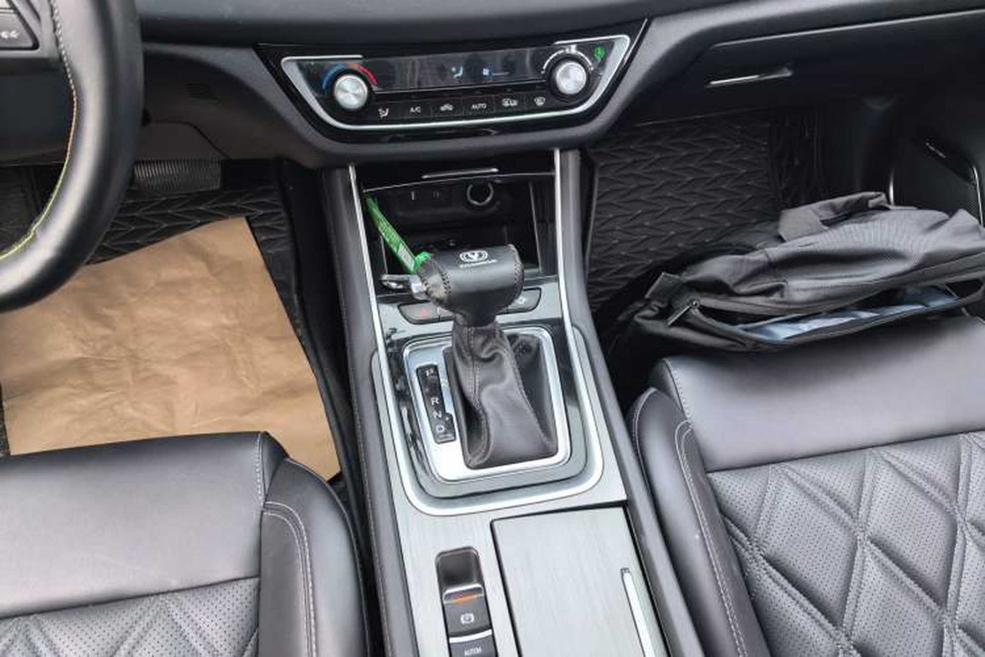 Used CHANGAN Ruicheng CC 2022 Blue Whale Edition 1.5T DCT Luxury Model Gear Lever