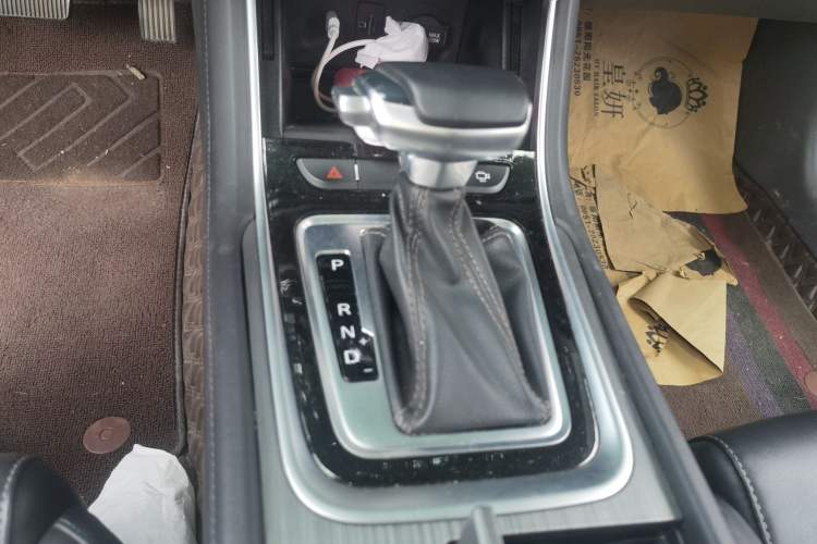 Used CHANGAN Ruicheng CC 2022 Blue Whale Edition 1.5T DCT Luxury Model Gear Lever