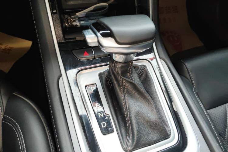Used CHANGAN Ruicheng CC 2022 Blue Whale Edition 1.5T DCT Luxury Model Gear Lever