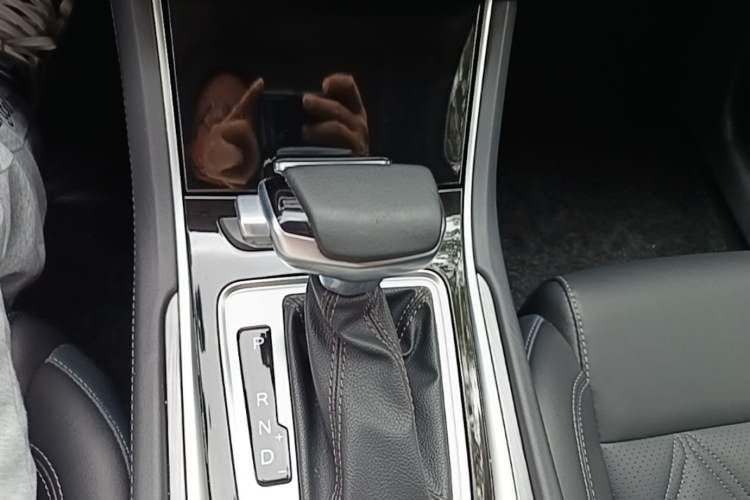 Used CHANGAN Ruicheng CC 2022 Blue Whale Edition 1.5T DCT Luxury Model Gear Lever