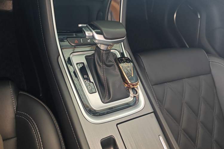 Used CHANGAN Ruicheng CC 2022 Blue Whale Edition 1.5T DCT Prestige Model Gear Lever