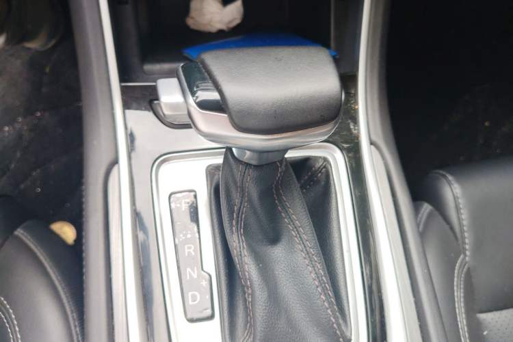 Used CHANGAN Ruicheng CC 2022 Blue Whale Edition 1.5T DCT Luxury Model Gear Lever
