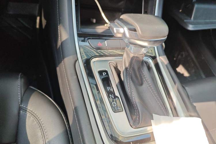 Used CHANGAN Ruicheng CC 2022 Blue Whale Edition 1.5T DCT Luxury Model Gear Lever