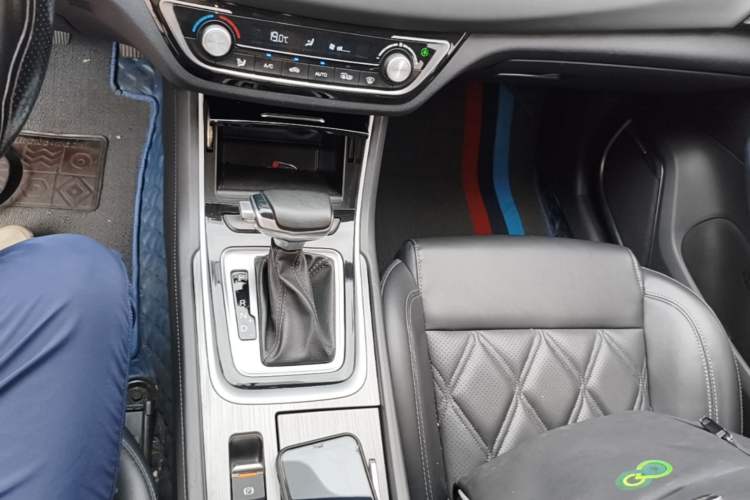 Used CHANGAN Ruicheng CC 2022 Blue Whale Edition 1.5T DCT Luxury Model Gear Lever