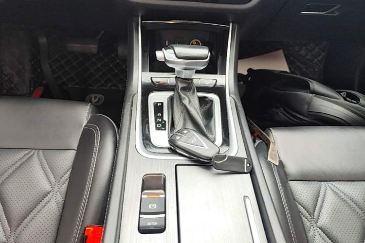 Used CHANGAN Ruicheng CC 2022 Blue Whale Edition 1.5T DCT Luxury Model Gear Lever
