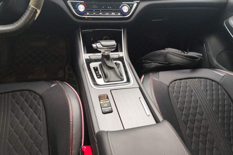 Used CHANGAN Ruicheng CC 2022 Blue Whale Edition 1.5T DCT Luxury Model Gear Lever