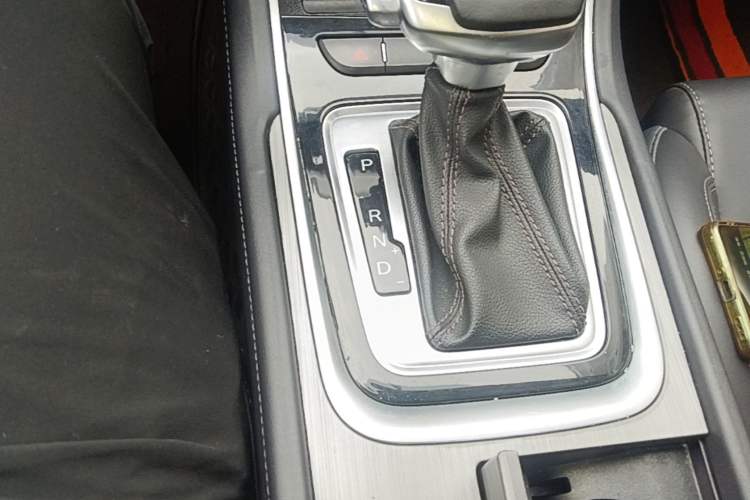 Used CHANGAN Ruicheng CC 2022 Blue Whale Edition 1.5T DCT Luxury Model Gear Lever