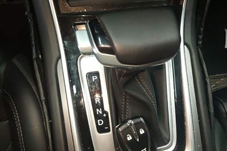 Used CHANGAN Ruicheng CC 2022 Blue Whale Edition 1.5T DCT Luxury Model Gear Lever
