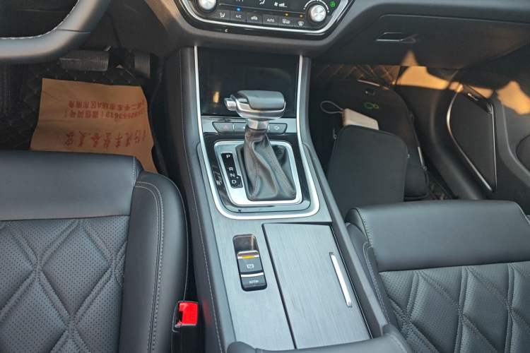 Used CHANGAN Ruicheng CC 2022 Blue Whale Edition 1.5T DCT Prestige Model Gear Lever