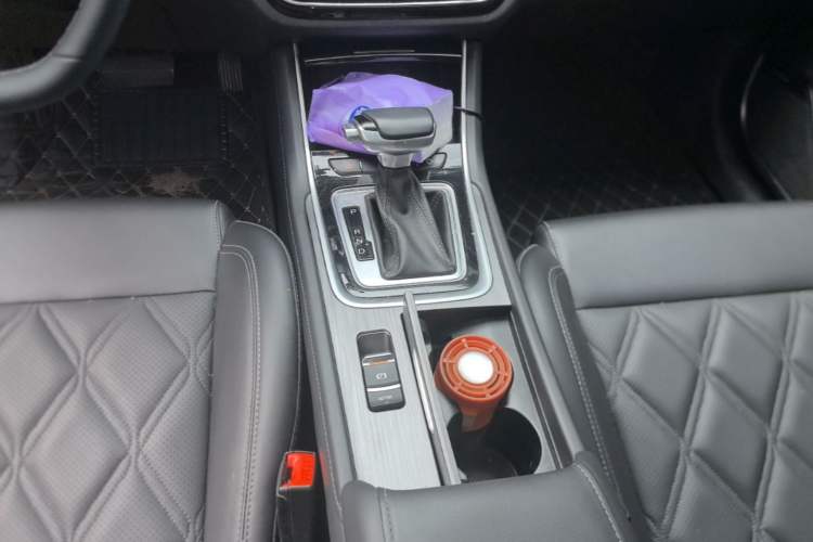 Used CHANGAN Ruicheng CC 2022 Blue Whale Edition 1.5T DCT Luxury Model Gear Lever