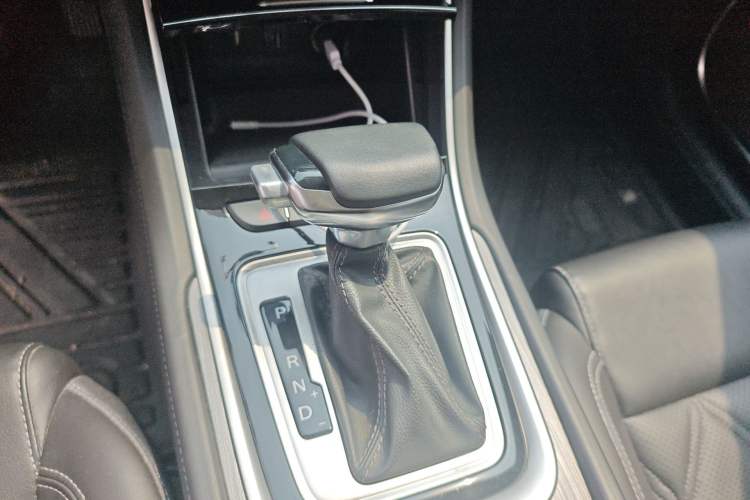 Used CHANGAN Ruicheng CC 2022 Blue Whale Edition 1.5T DCT Luxury Model Gear Lever