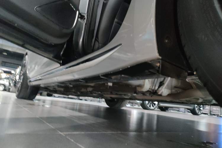 Used CHANGAN Ruicheng CC 2022 Blue Whale Edition 1.5T DCT Luxury Model Left Side Sill