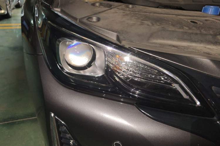 Used CHANGAN Ruicheng CC 2022 Blue Whale Edition 1.5T DCT Luxury Model Right Front Headlight