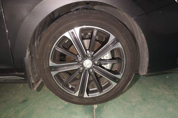 Used CHANGAN Ruicheng CC 2022 Blue Whale Edition 1.5T DCT Luxury Model Right Front Wheel Hub