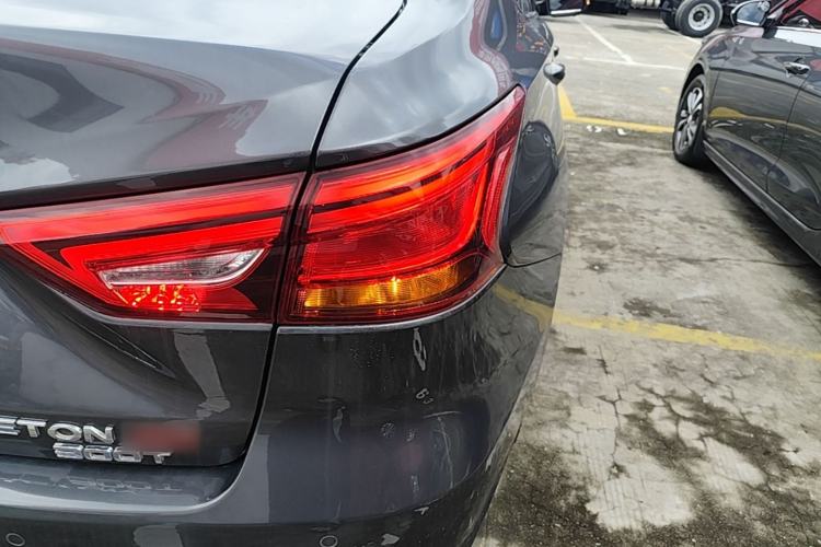 Used CHANGAN Ruicheng CC 2022 Blue Whale Edition 1.5T DCT Luxury Model Right Rear Taillight