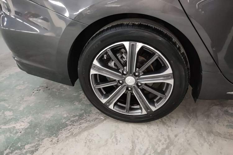 Used CHANGAN Ruicheng CC 2022 Blue Whale Edition 1.5T DCT Luxury Model Right Rear Wheel Hub