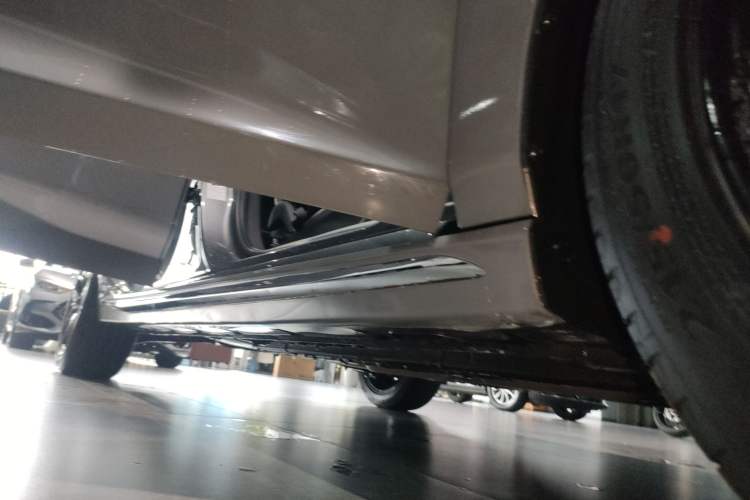 Used CHANGAN Ruicheng CC 2022 Blue Whale Edition 1.5T DCT Luxury Model Right Side Sill