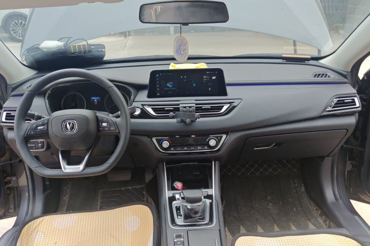 Used CHANGAN Ruicheng CC 2022 Blue Whale Edition 1.5T DCT Luxury Model Center Console