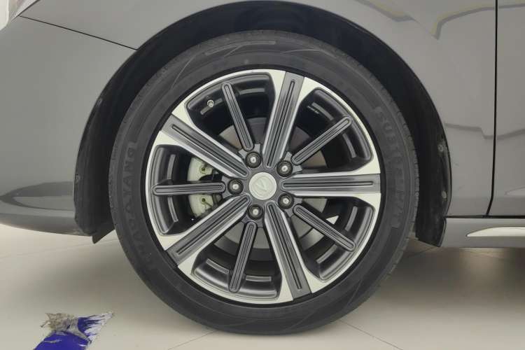 Used CHANGAN Ruicheng CC 2022 Blue Whale Edition 1.5T DCT Luxury Model Left Front Wheel Hub