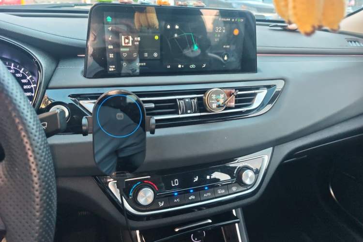 Used CHANGAN Ruicheng CC 2022 Blue Whale Edition 1.5T DCT Luxury Model Audio And AC Panel