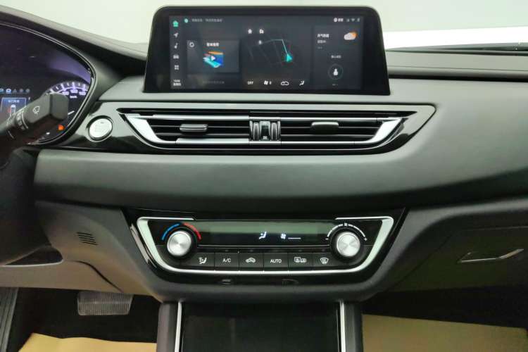 Used CHANGAN Ruicheng CC 2022 Blue Whale Edition 1.5T DCT Elite Model Audio And AC Panel