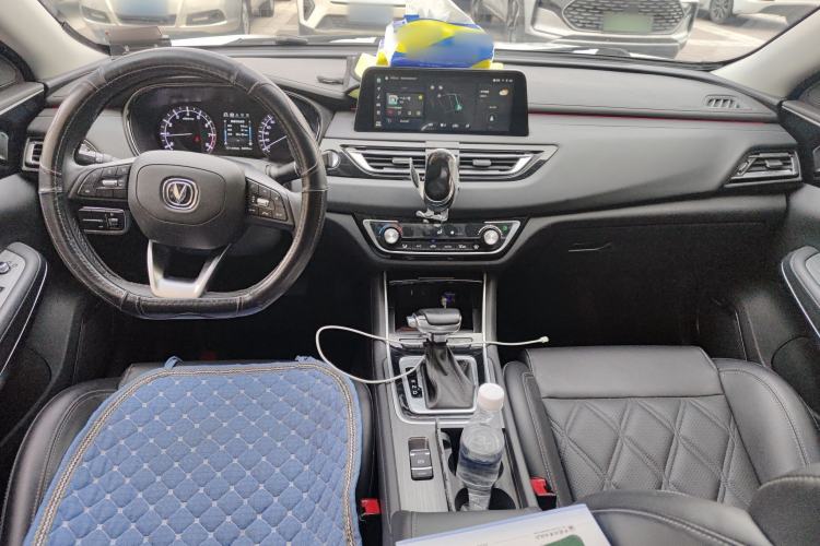 Used CHANGAN Ruicheng CC 2022 Blue Whale Edition 1.5T DCT Luxury Model Center Console