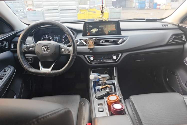 Used CHANGAN Ruicheng CC 2022 Blue Whale Edition 1.5T DCT Elite Model Center Console