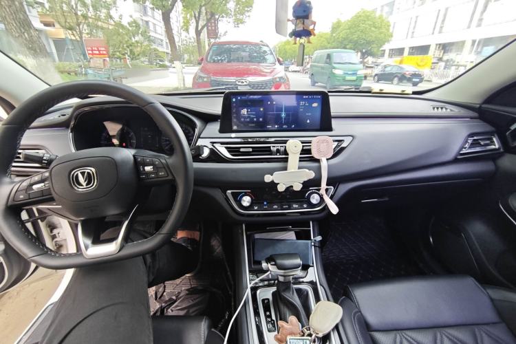 Used CHANGAN Ruicheng CC 2022 Blue Whale Edition 1.5T DCT Luxury Model Center Console