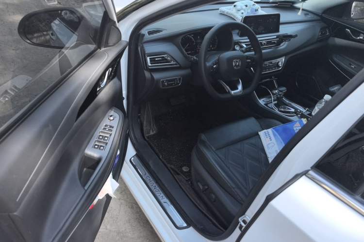 Used CHANGAN Ruicheng CC 2022 Blue Whale Edition 1.5T DCT Prestige Model Driver Seat