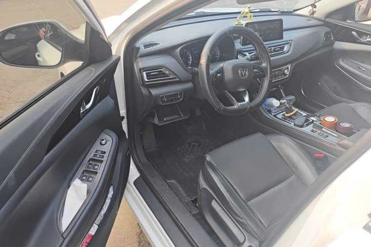 Used CHANGAN Ruicheng CC 2022 Blue Whale Edition 1.5T DCT Elite Model Driver Seat