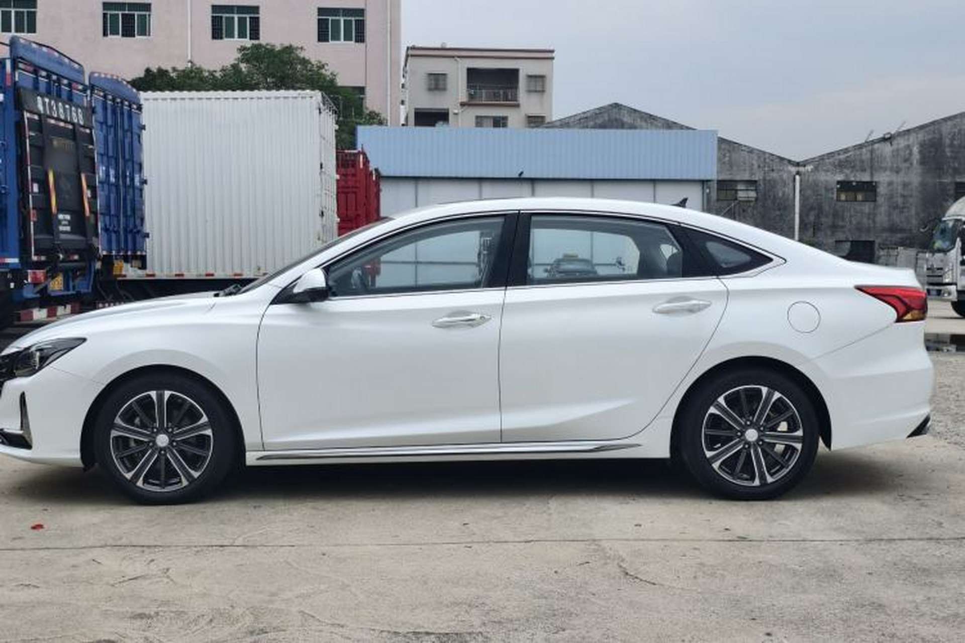 Used CHANGAN Ruicheng CC 2022 Blue Whale Edition 1.5T DCT Luxury Model Exterior 3
