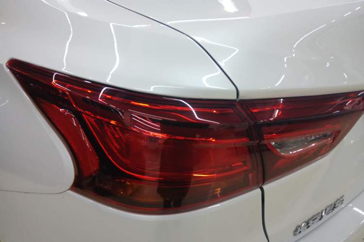 Used CHANGAN Ruicheng CC 2022 Blue Whale Edition 1.5T DCT Luxury Model Exterior 4