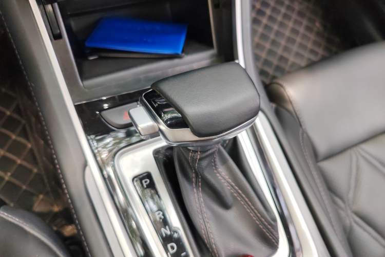 Used CHANGAN Ruicheng CC 2022 Blue Whale Edition 1.5T DCT Prestige Model Gear Lever