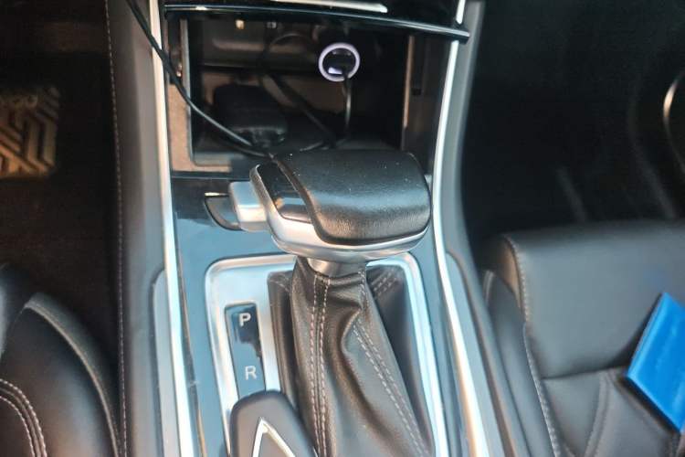 Used CHANGAN Ruicheng CC 2022 Blue Whale Edition 1.5T DCT Luxury Model Gear Lever