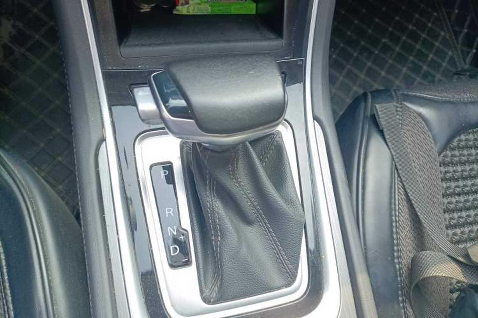 Used CHANGAN Ruicheng CC 2022 Blue Whale Edition 1.5T DCT Luxury Model Gear Lever