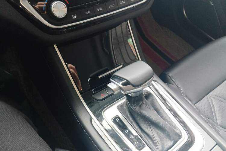 Used CHANGAN Ruicheng CC 2022 Blue Whale Edition 1.5T DCT Luxury Model Gear Lever